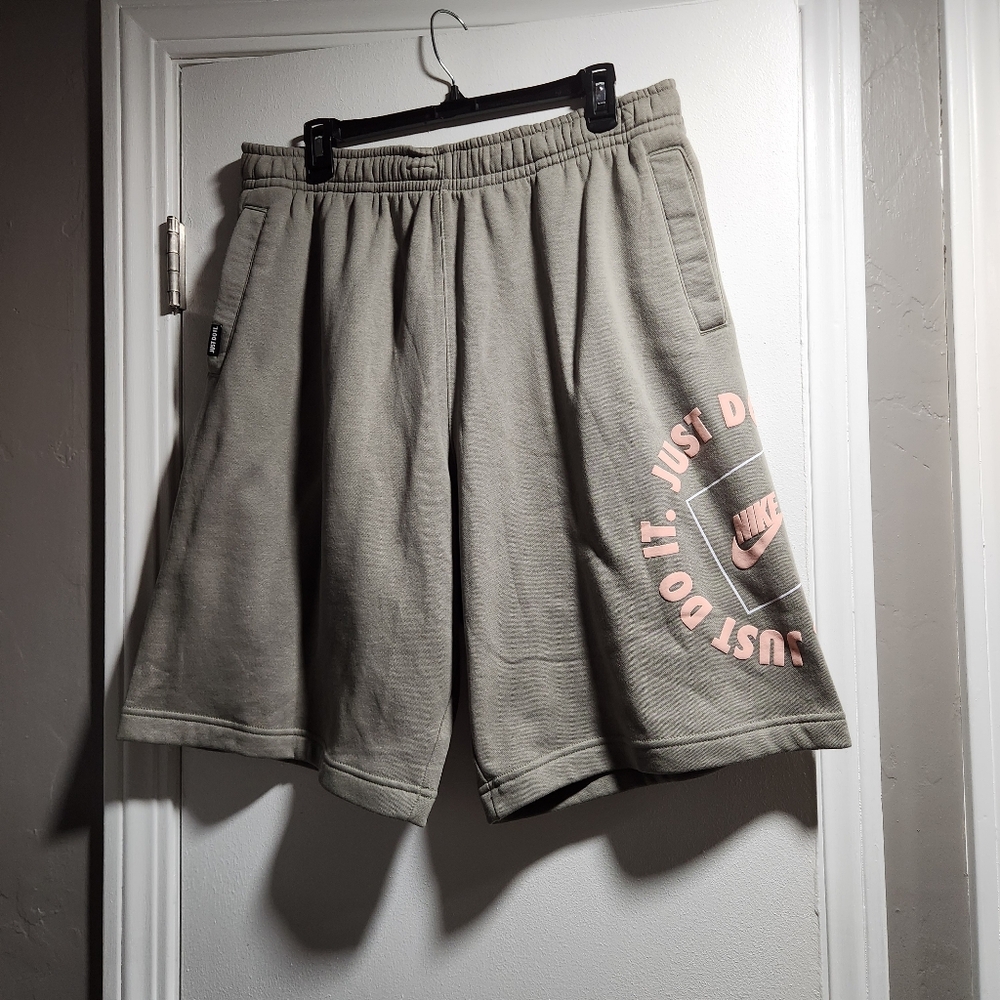 Nike Men's Shorts Size Large Tall